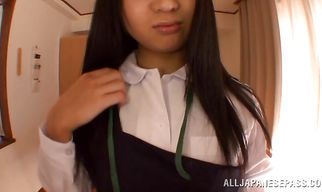 Voluptuous bombshell invited her hunk for some casual sex