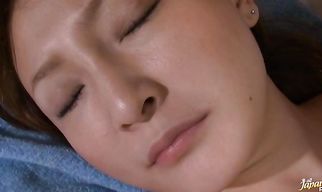 Captivating idol Yuu Hinouchi impales her delicious pussy on hard dick