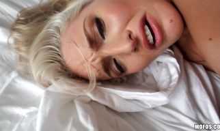 Glamor chick Macy Lee demands a thorough pie diving before being penetrated