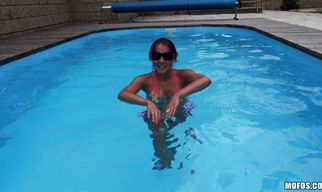 Male goes crazy when he sees adorable Mischel Lee's body