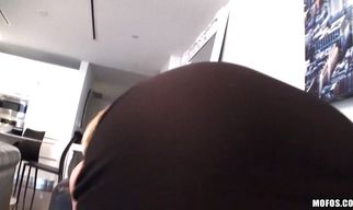 Boyfriend is doing his best to satisfy playful Jandi Jennis in every way