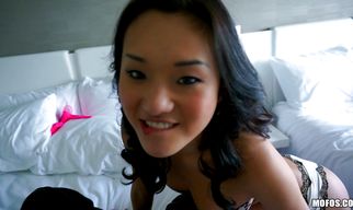 Alina Li goes nuts over his huge pole