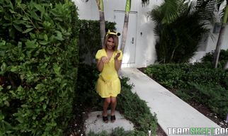 Luscious blonde Giselle Ambrosio pays her pal with a wet blowjob