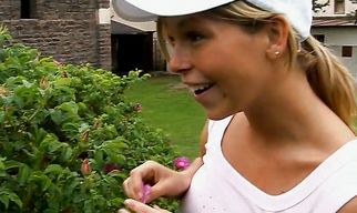 Captivating Kate B vigorously chokes on a large penis